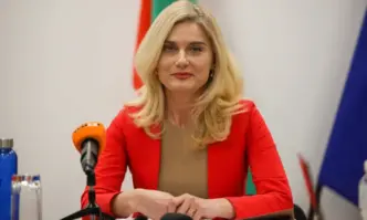Асоциацията за туризъм с въпроси към Зарица Динкова за Летище Бургас, настояват за преоценка на концесията