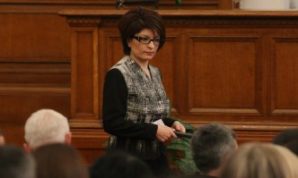 Парламентарната трибуна ГЕРБ настоява за изслушване на премиера Кирил Петков
