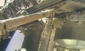 Двама астронавти на НАСА завършиха 13 тото излизане в открития космос