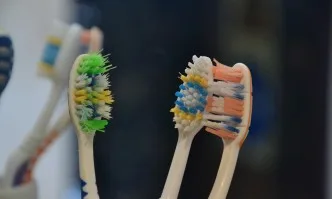 Зъболекар с шокираща статистика: Едва 30% от българите си мият зъбите