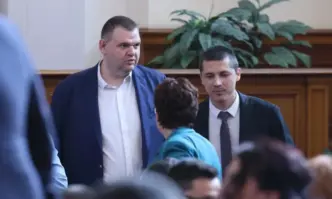 Журналист: Г-н Пеевски скоро ще го изберат за председател на ПГ на ПП и ДБ…