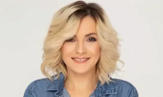 Една от най обичаните български изпълнителки Поли Генова продължава традицията и