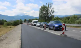 Допълнителната лента за облекчаване на трафика край Симитли вече е