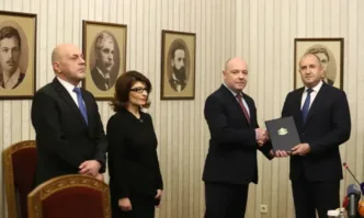 В пълно неведение кой е чл кор проф Николай Габровски се