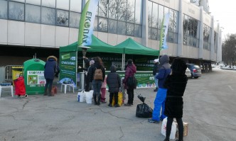 Над 200 души получиха безплатни талони за каране на кънки