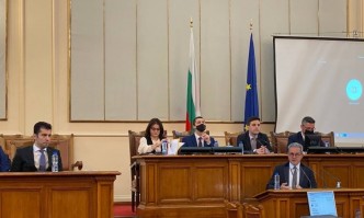 ДПС връчи на Петков сигнал с 6 папки от Гугъл срещу Прокопиев (СНИМКА)