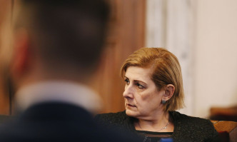 Депутатката Елена Гунчева от Възраждане получава ценни съвети в сферата