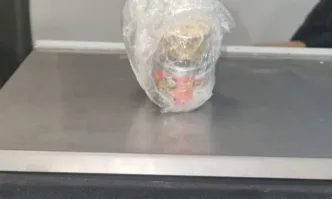 Токсичното вещество е открито във вътрешен джоб на якето на