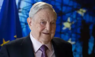 Американският финансист Джордж Сорос предава контрола върху фондовата си империя