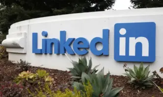 Ние, потребителите: LinkedIn обработва неправомерно лични данни с отметки и условия за мълчаливо съгласие