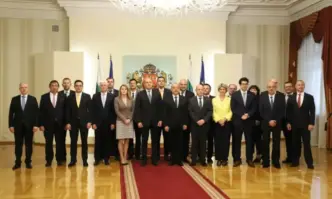 Румен Радев търси свободни позиции в президентството за служебните министри