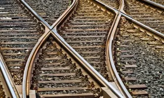 Правителството отпусна още средства за жп линията Костенец – Септември