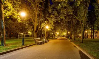 Ремонтират осветлението в четири столични парка