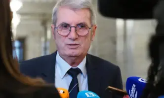 Трябва да има софтуер който да следи наличието на лекарствата