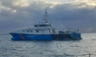 Граничният кораб Балчик е спасил 44 бедстващи мигранти до остров Лесбос - (СНИМКИ)