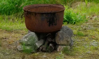 Мъж заплаши че ще скочи от покрива на къщата си