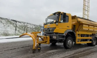 В различни точки на страната остава усложнена обстановката заради рязкото