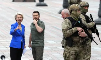 Председателят на ЕК посети Киев и поздрави Украйна за военните ѝ успехи
