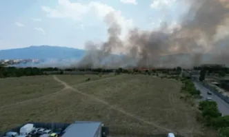 Гъст дим се издигна над западната част на София в