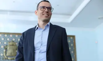 Той информира че ще увеличи броя на хората които се