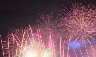 Да ви е честита новата 2026 година Екипът на Tribune bg Ви