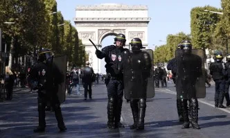 Над 100 задържани при протести в Париж