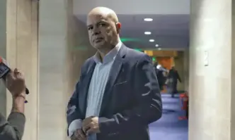 Тази коалиция или сглобка е изтъкана от проблеми Опозицията изглежда