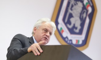 Как двама полицаи ще натискат трима прокурори това е по скоро