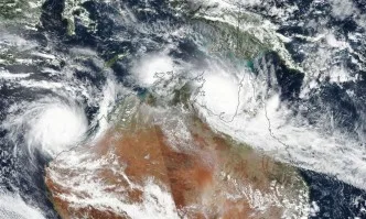 Мощният циклон Вероника удари северозападното крайбрежие на Австралия