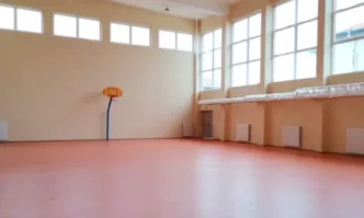 225 училища вече разполагат с обновени спортни площадки а в други