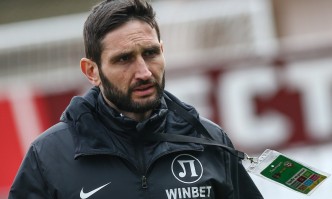 Старши треньорът на Локомотив Пд Александър Тунчев и асистентите му