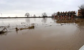 Река Струма преля и наводни къщи в Благоевград