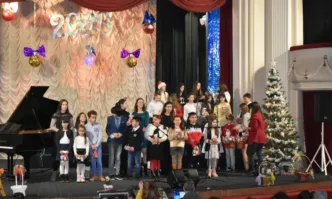 Публиката в Ловеч се наслади на коледния концерт на вокална