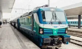 Срив в контактната мрежа спря движението на влаковете по линията