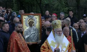 Литийно шествие с чудотворната икона от Бачковския манастир на Светли понеделник