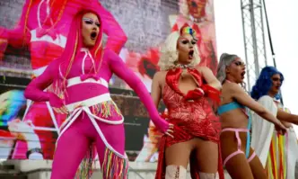 Въпреки лошото време пред Паметника на съветската армия в Княжеската