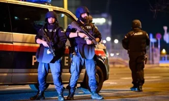 Трима убити и 15 ранени след терора в центъра на Виена