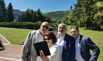 От Фейсбук профила на Красен КралевШумен посрещна с аплодисменти Бойко