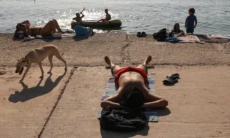 Правилата и глобите се отнасят и за българските туристиИзхвърлянето на