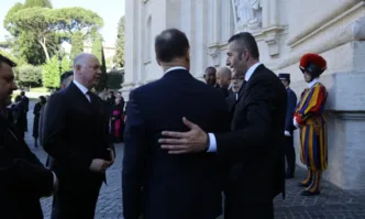 Министър председателят Росен Желязков пристигна във Ватикана където заедно с водената