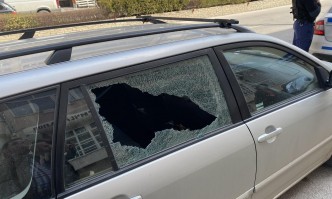 Младежи стреляха по автомобил в центъра на Казанлък Инцидентът се