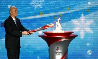 Олимпийският огън пристигна в Китай
