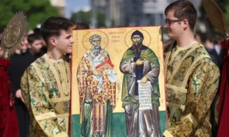 Църквата почита светите братя Кирил и Методий