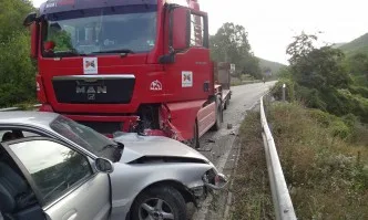Камион и кола се удариха на пътя Симитли – Банско