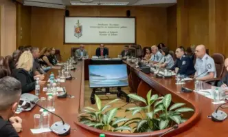 Това стана ясно след среща на опечалени родители с вътрешния