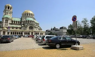 Общинар от ГЕРБ алармира: Депутати на тъмно си върнали безплатния паркинг
