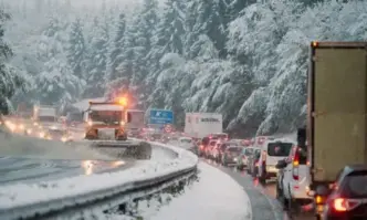 Един човек загина а други 17 бяха ранени с различна