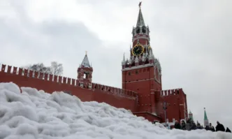 Украйна временно парализира въздушния трафик в руската столица с атаки