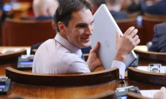 Има няколко човека от нашата партия които жадуват за власт