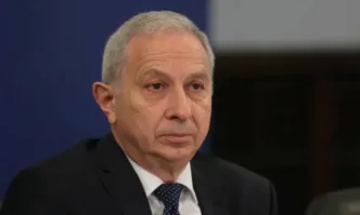 Фиксирайки се върху фигурата на Иван Гешев която за определени